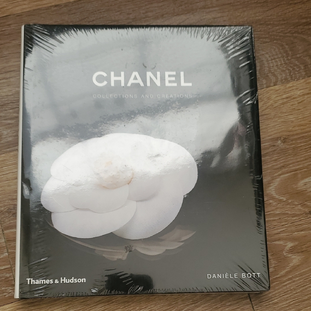 CHANEL Collections and Creations Book - Black and White